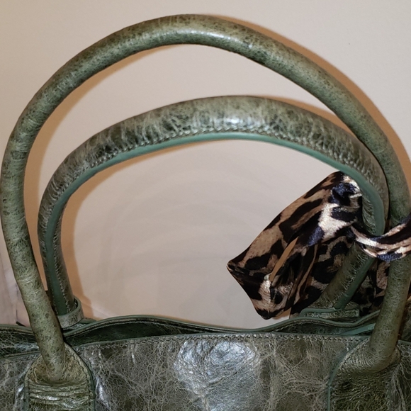 Beautiful Green Bag - Picture 6 of 12